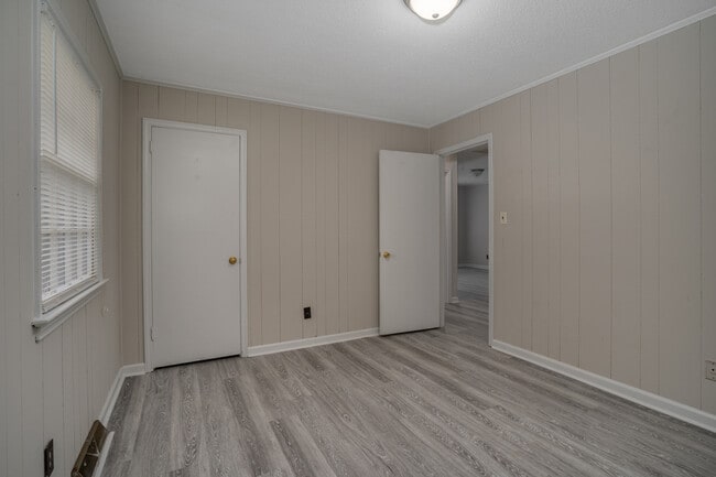 Building Photo - 307 Fairview Ave SW