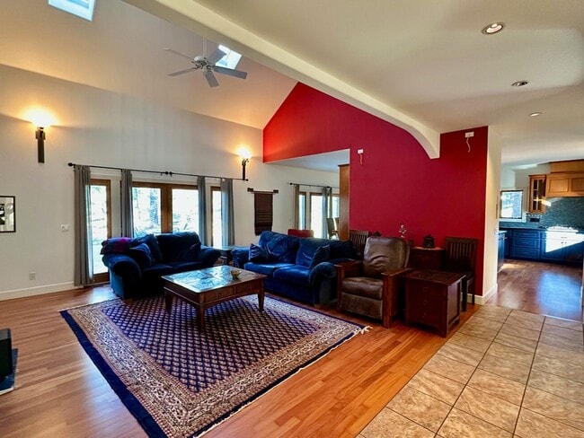 Building Photo - 10978 Squirrel Creek Rd