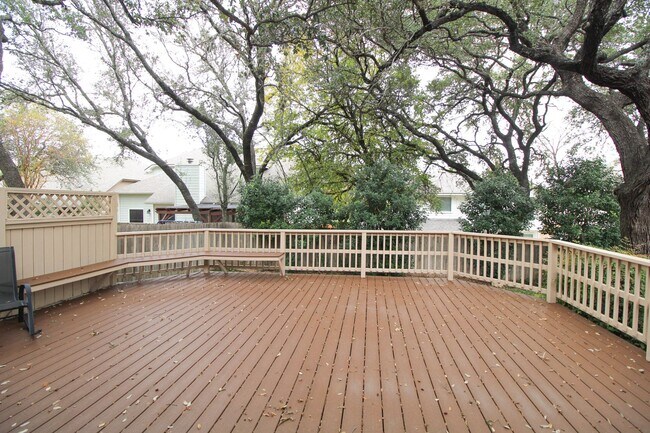 Building Photo - 34 Silverhorn Dr