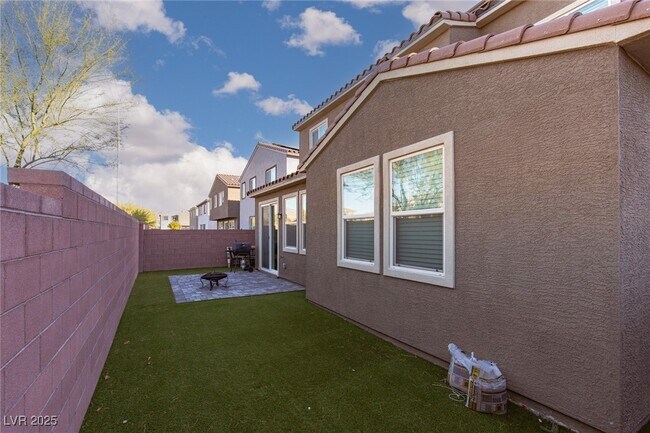 Building Photo - 5319 Wally St