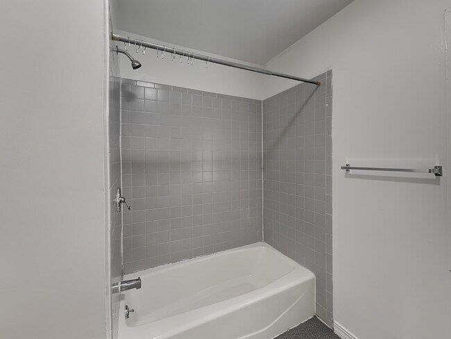 Building Photo - 808 S Locust St