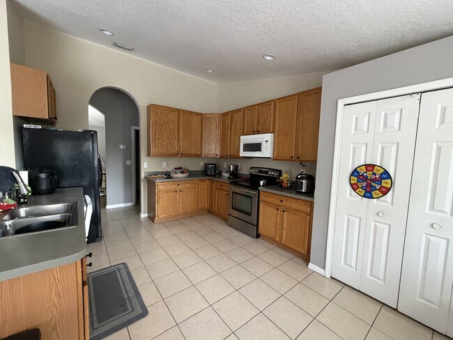 Building Photo - 4542 SW Savona Blvd