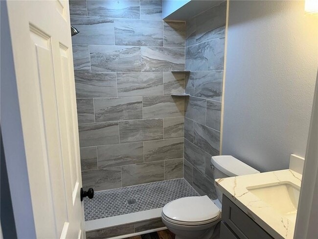 Building Photo - 834 Vallette St