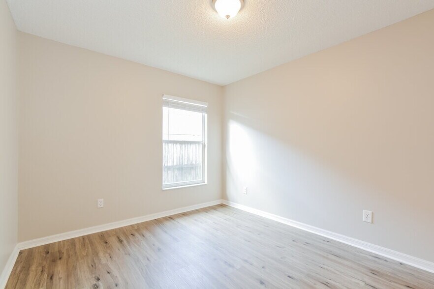 Building Photo - 8059 Birman St