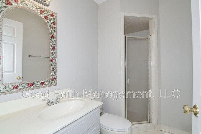 Building Photo - 304 Greene St