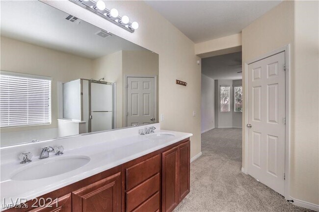 Building Photo - 2121 Silvereye Dr