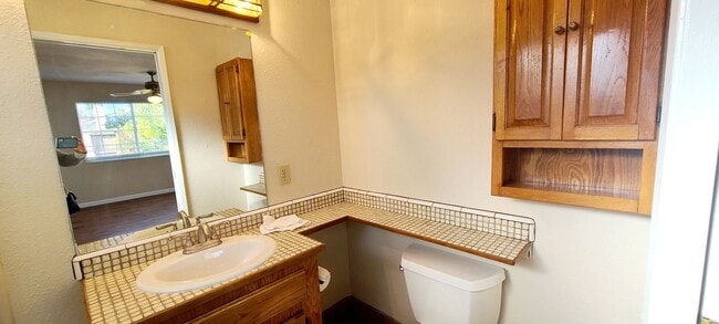 Building Photo - Adorable Single Story home with 3 bedroom and 2 bath