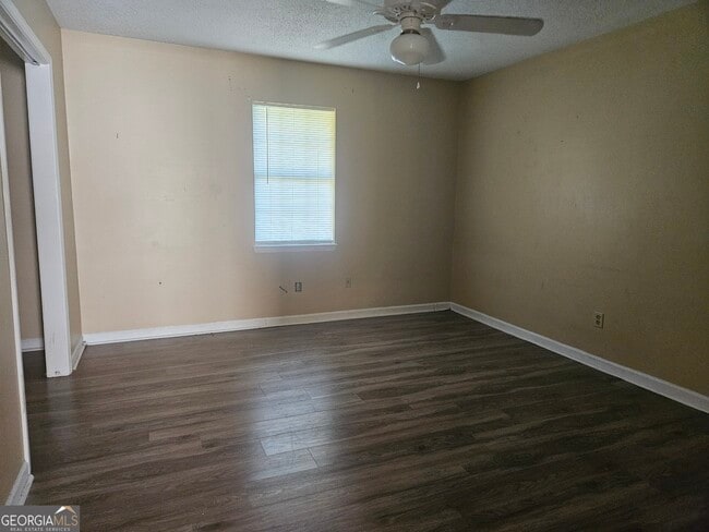 Building Photo - 818 Robin Hood Trail