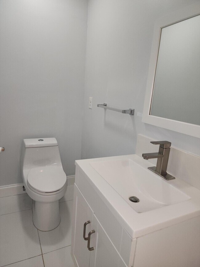 Building Photo - 14526 Paddock Dr