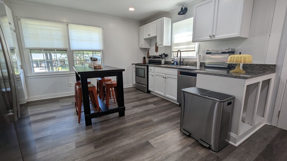 open kitchen with eat in table - 106 Sheffield Ln