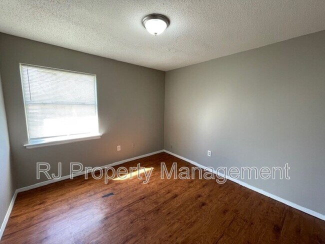 Building Photo - 5580 Apple Blossom Dr