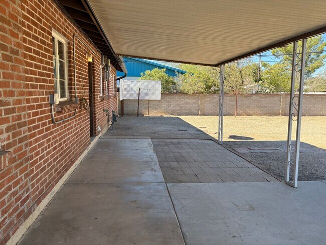 Building Photo - *COMING SOON* 3-bedroom, 2-bathroom home with large backyard