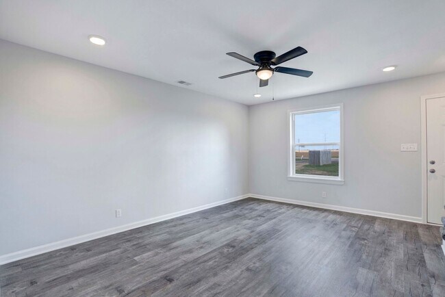 Building Photo - 1108 Pembroke Oak Grove Rd