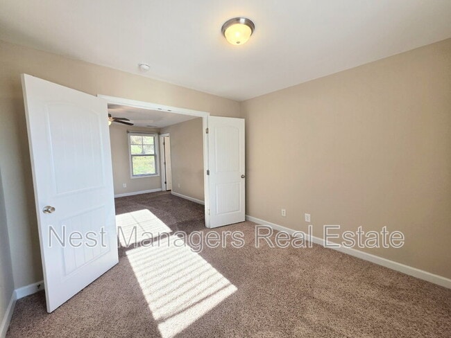 Building Photo - 389 Roanoke Dr