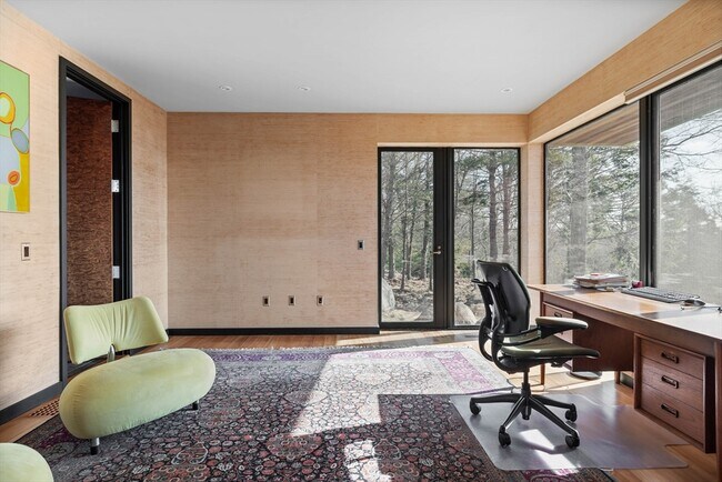 Building Photo - 370 Summer St