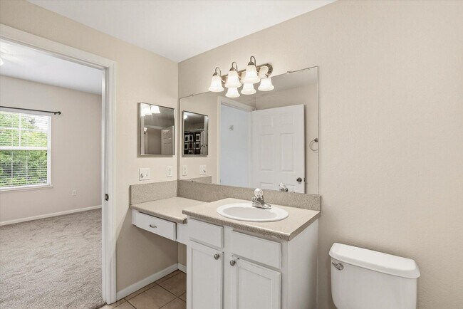 Building Photo - 2801 Chancellorsville Dr