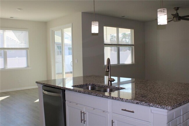 Building Photo - 3 Woodford Reserve Dr