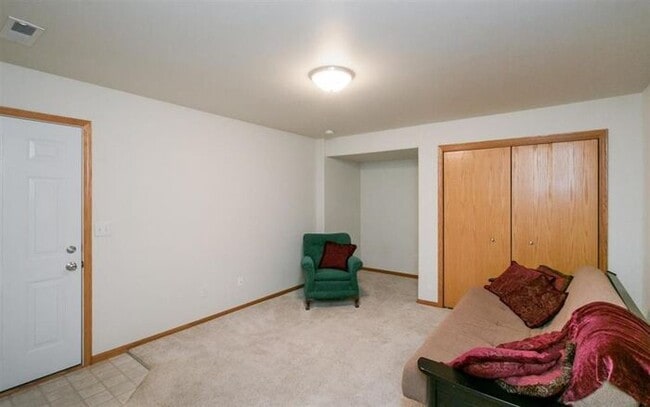 Building Photo - $1,975 | 3 Bedroom, 2.5 Bathroom Town Home | Pet Friendly* | Available for an August 1st, 2026 Mo...