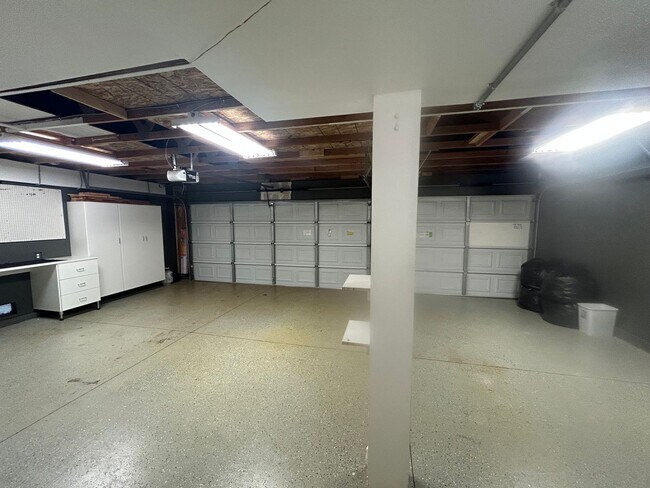 Building Photo - 947 Cheyenne Rd