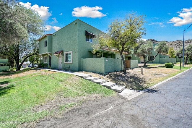 Primary Photo - 729 E Cochise Dr
