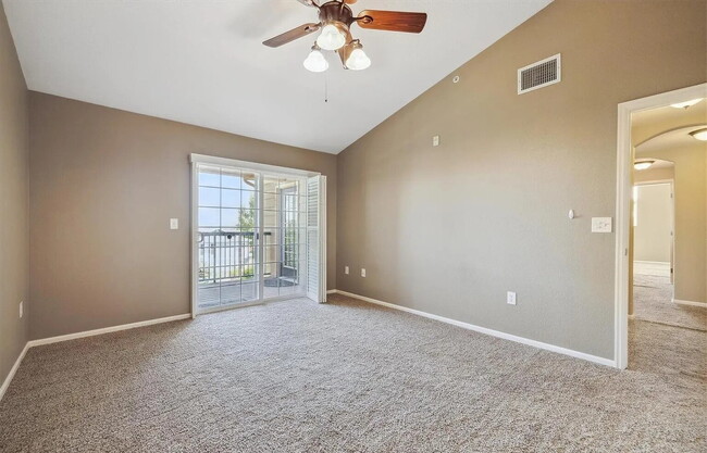 Building Photo - Spacious 2 bedroom, 2 bathroom condo for r...
