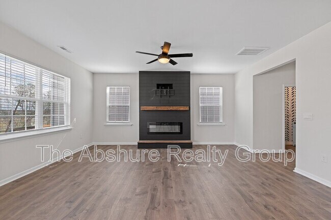 Building Photo - 49 River Bank Rd