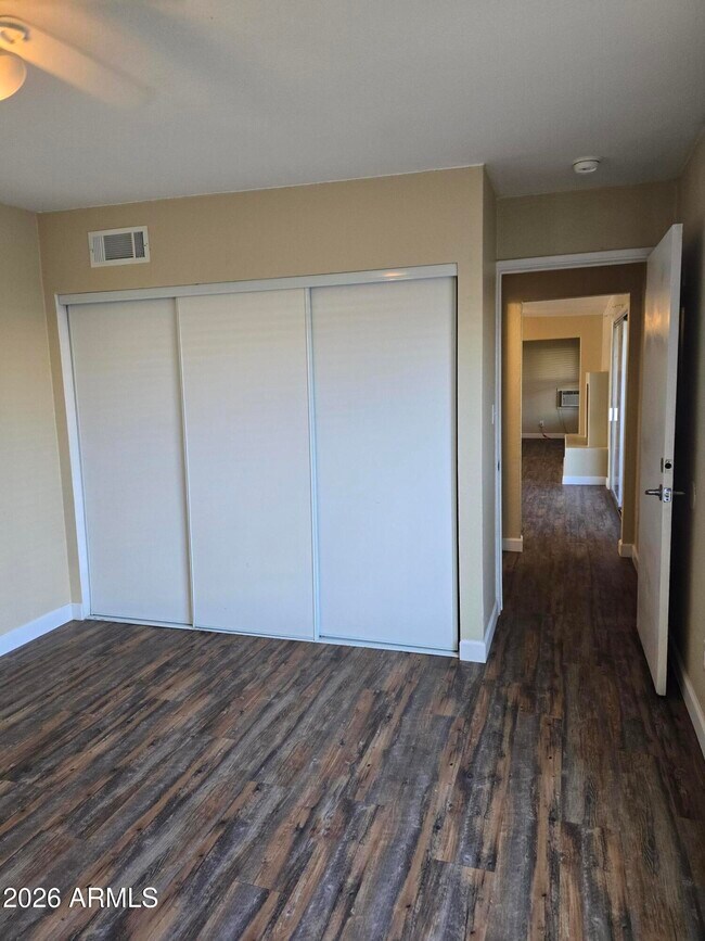 Building Photo - 9002 W Roma Ave