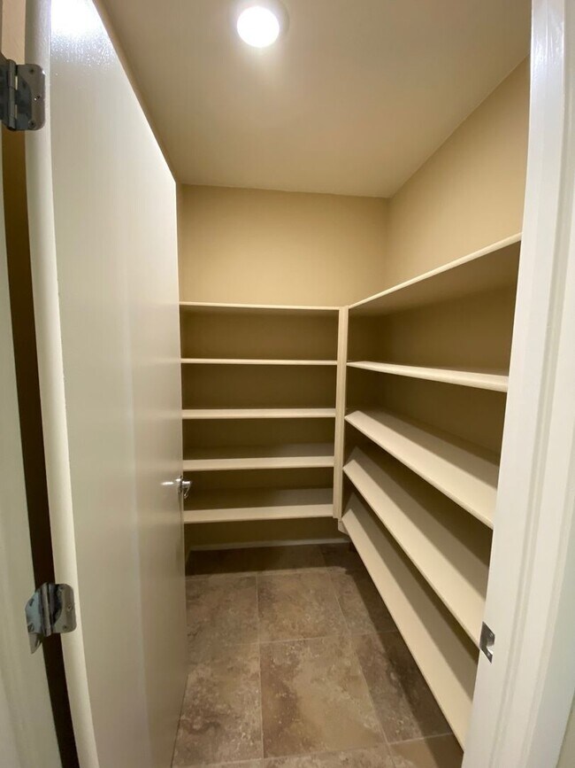 Building Photo - Spacious Townhouse with Loft & Rare 3-Car Garage!