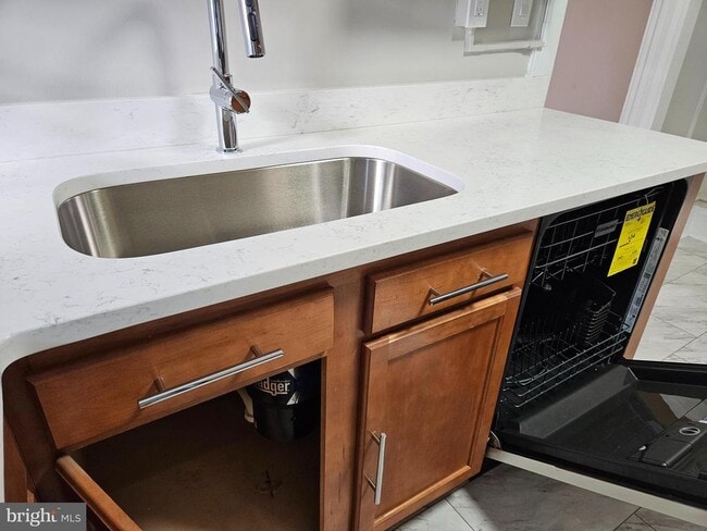 Building Photo - 334 N Market St