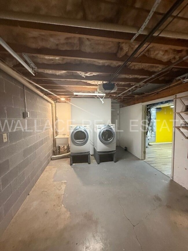 Building Photo - ADORABLE 3 BEDROOM,3 FULL BATH HOME IN N. ...