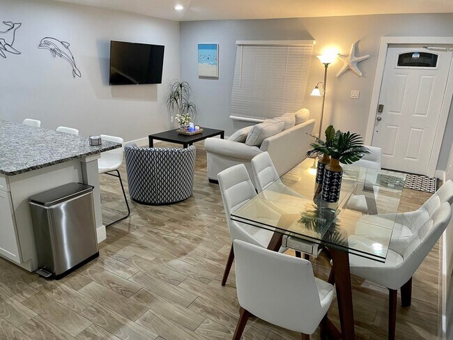 Building Photo - 601 N E St