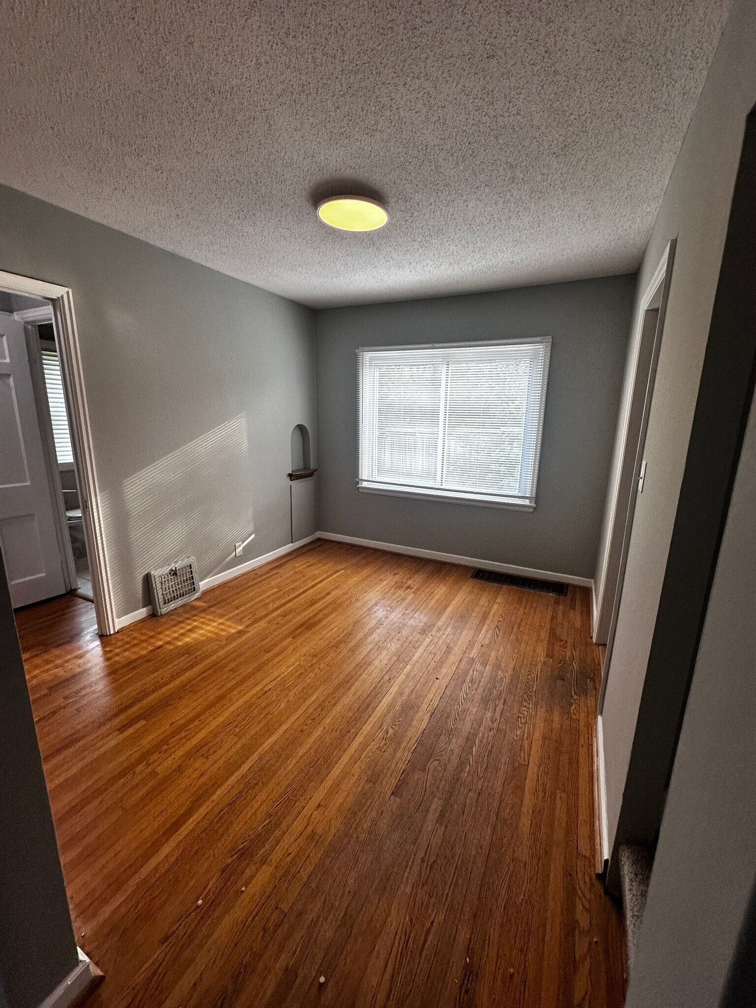 Building Photo - 3858 Wooddale Ave S