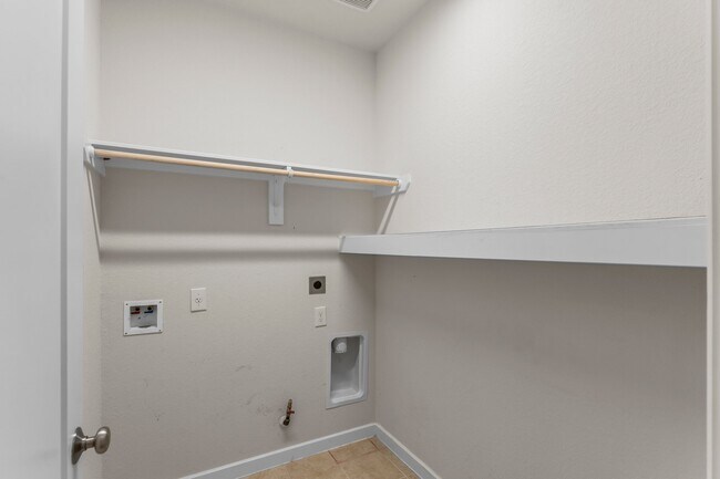 Building Photo - 3850 Chapman Bluff Dr