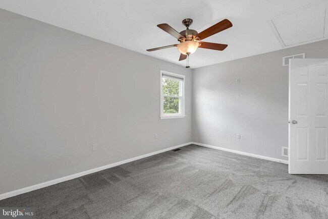 Building Photo - 644 Jasontown Rd