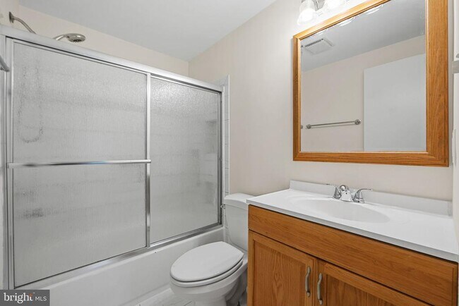 Building Photo - 6361 Woodland Ridge Ct