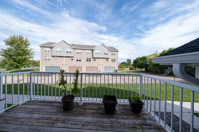Building Photo - 9690 Independence Cir