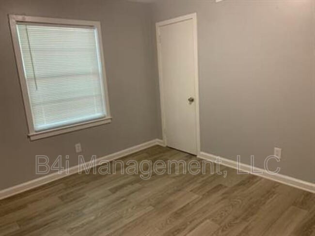 Building Photo - 1045 Enoch Dr