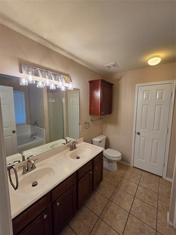 Building Photo - 3227 Yeltes