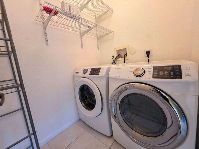 Building Photo - 4434 Lake Lucerne Cir