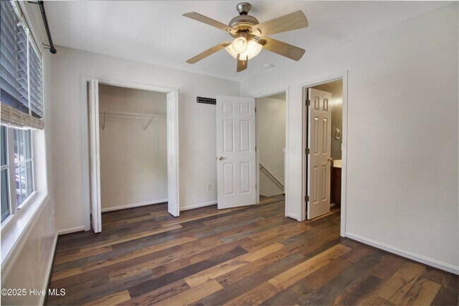 Building Photo - Short Term Townhome Available ASAP!