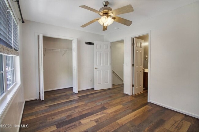 Building Photo - SHORT TERM Townhome Available!