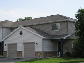 Building Photo - Rosewood Manor Townhomes