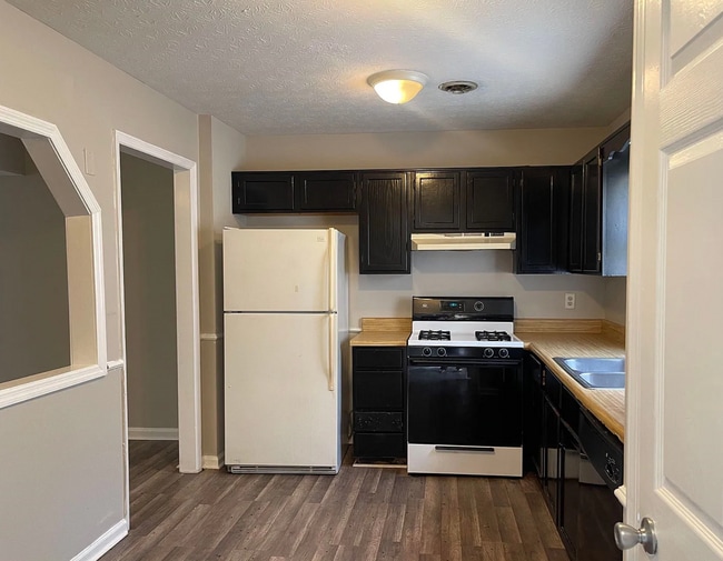 Building Photo - Affordable 2 Bedroom, 2.5 Bath in Prime St...