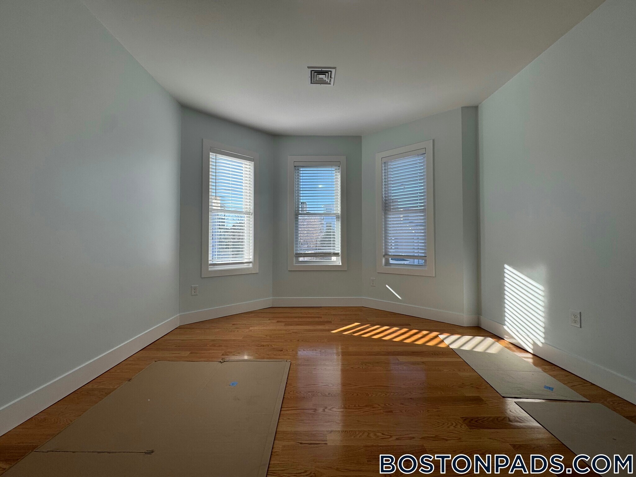 Building Photo - 7 Carson St