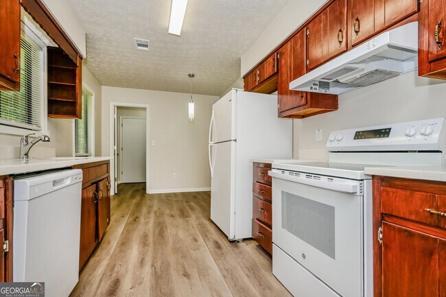 Building Photo - 2140 Teri Ln SE