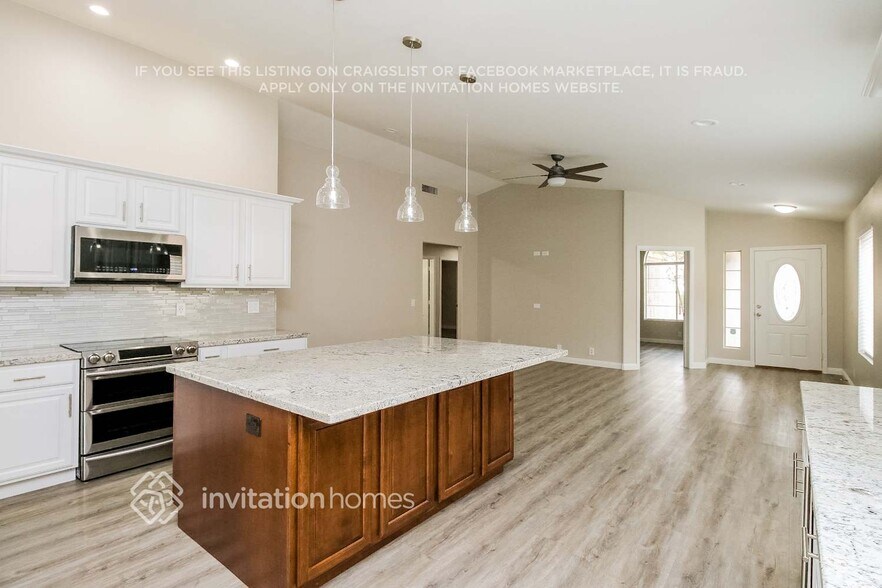 Building Photo - 414 S Lake Mirage Dr