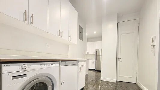 Building Photo - 200 West 58th Street