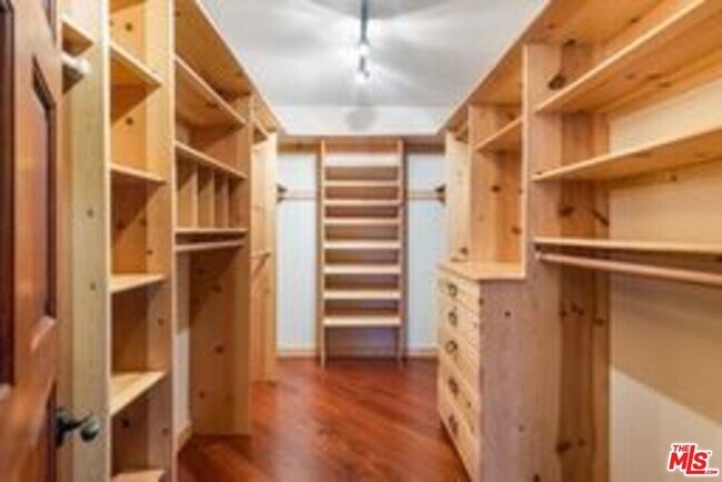 Building Photo - 16141 Bayberry Pl