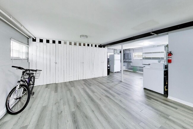 Building Photo - 6405 N Normandy Ave