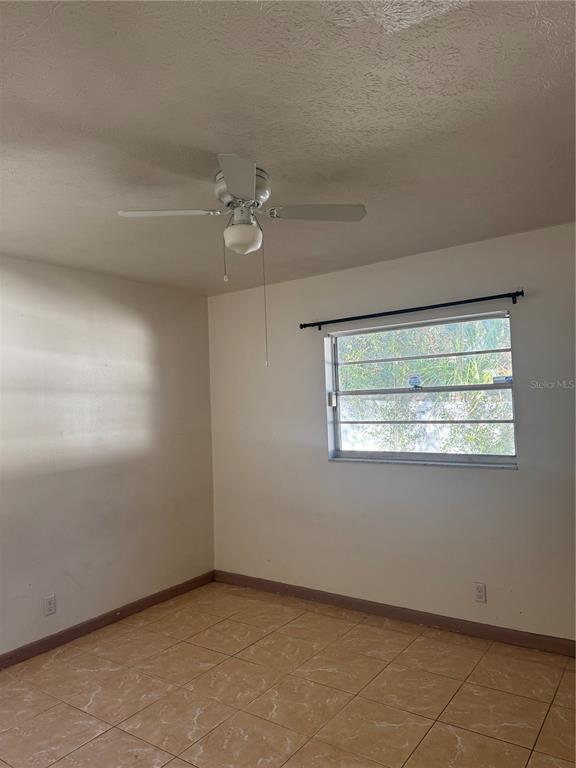 Building Photo - 2223 Village Ct